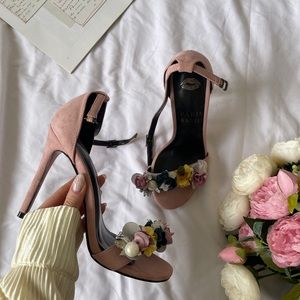 High heels with flowers